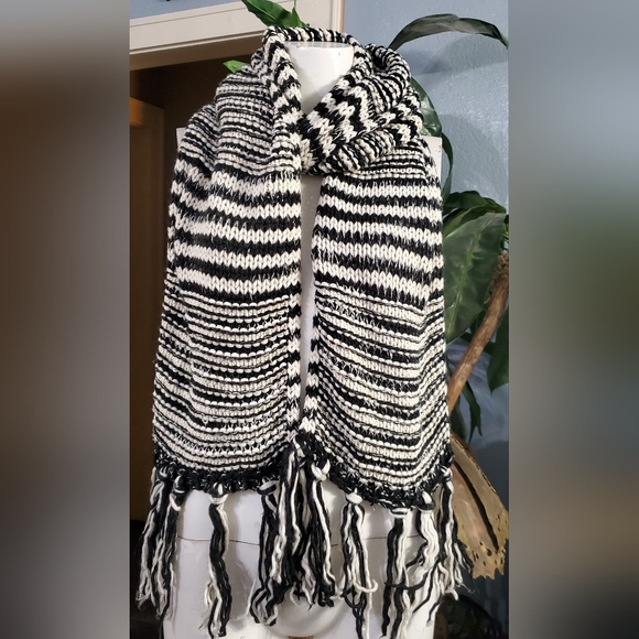 3pcs Scarf Bundle/ Vintage Fussy Tube, Pink Loop, Black and White Fringe Knit - Picture 11 of 13